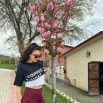 Aysu Baçeoğlu Instagram - Mutluluğun sırrı özgürlüktür. Özgürlüğün sırrı ise cesaret.. 💖 #bursa #euphoriabosscountryclub #horses #natuur #lifegoeson