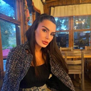 Aysu Baçeoğlu Instagram - Learn from yesterday, live for today, hope for tomorrow.. 🍒🥂😉

📸By: @gunsuince 💓🍒