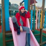 Aysu Baçeoğlu Instagram - Gökyüzü gibi şu çocukluk, hiçbir yere gitmiyor.. 🥰♥️😋