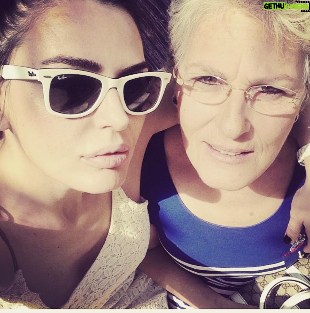 Aysu Baçeoğlu Instagram - İyiki Doğmuşsun Sen Benim Aslan Burcu Cadı Annemmmmmmm😘🖤🍷🤗))))