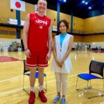 Ayumi Hirodo Instagram - バスケW杯🏆フィンランド🇫🇮戦🏀 歴史的勝利、本当におめでとうございます✨✨現場ではブースターだけでなく、選手やチームを追いかけ続けたメディアの皆さんも歓喜と涙でした． 試合直後のインタビューゾーンでは、全選手の表情を見ることができましたが、充実感に溢れていて、見ているだけでこちらも満たされるそんな空間でした． 今夜の報道ステーションでは、フィンランド戦を振り返ります！そして、大会前のジョシュ・ホーキンソン選手インタビューをお届けいたします🎤 #ヒロドの小ネタ 17歳まで野球とバスケを両立していたそうで、野球で一緒にプレーしていたチームメイトは現在メジャーでも活躍しているそうです！⚾️ #fibawc