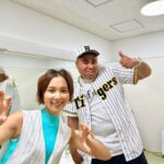 Ayumi Hirodo Instagram – サンデーLIVE‼︎の香りに導かれて楽屋に行きました😁
古田さんと美和さん⚾️ブルーコーデがリンクしています👏
そしたら楽屋廊下からタイガースの香りもしたので行ってみるとアントニーさん🐯
この日の古田さんは朝から立て続けにテレビ朝日でお仕事！夜はAbema出演後に報道ステーションスタジオに現れる‼️仁王立ちしているのが古田さん🤣気分は保護者参観日です🤣いつもと違う緊張感があったのは内緒🤫

嵐のように去っていきました。