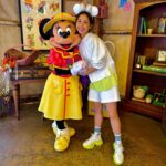 Ayumi Hirodo Instagram – 中2日くらいでディズニー行く人と中何年くらいぶりにディズニー行く人が一緒だったとしても、楽しい場所でした✨🏰
若槻さんが一週間前からスケジューリングを計画してくれて、散歩の時間も作ってくれて、ランチも予約してくれました、、、だから少しでも役に立ちたくて並んでる時に何度も「グミいります??」って言っても全部断られたのは、いい思い出✌️
このクラスになると、1人で園内の人に手を振るんだな〜って勉強になった✌️トラを見つけると走っていっちゃうのは仕方ないです🐯
また連れて行ってくれますように。
#夢の国