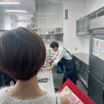 Ayumi Hirodo Instagram - #ヒロドのふく。　格付けチェックver. 浜田さんとヒロドのミニ格付けはTVerで配信中🥟 チェック⑤ファッションは全員で参加ということで、 メインスタジオでこんな感じで我々は待機してまーす👀 #浜田餃子 ほんっとに美味しかったなぁ〜