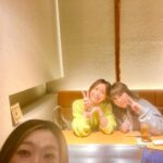 Ayumi Hirodo Instagram - ただいま〜🙋‍♀️Part2 ともこさんとやすよさん🦄 ともこさんとはM-1以来！ いつもありがとうございます✨ やすよさんのインカメショットで撮るの憧れてました😚🌟 涙流すほどたくさん笑ったから、おこのみ焼きなどたくさん食べましたがきっとカロリーゼロやと思う🍖 大阪満喫！今日から月曜日、頑張ります🙋‍♀️ #MIREMO