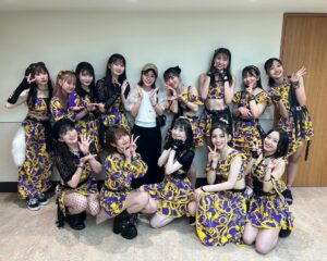 Ayumi Ishida Instagram - 🍀
 
 
2024.5.27  日本武道館
 
 
卒業発表もしたからーって、
10期3人とも見守りに来てくれた🐣🐣🐣🐣
 
先輩方からも同期からも、
楽しかった！！って、
たくさん言っていただけました💛🩷❤️‪🧡‬‪💛

飯田圭織さんも声をかけてくださり、
市井紗耶香さんも卒業に触れてくださいました🪽
 
小湊美和さんとは、
またお話させていただく約束をした！

友達の友達は友達！って感覚で、
勝手に近い存在だと思っている柏木ひなたさん
応援のお言葉ありがとうございます..✨
 
久しぶりにお会いできた美山加恋さーん！
お隣行きたかったから行った🫶🏻
このタイミングで見ていただけて嬉しい..
 
マユリカさん、
Wake-up Call～目覚めるとき～ 今回も歌ったけど、
どうでしたか！他にも好きな曲ありましたか！
とか聞きたかったです(？)笑
 
ぼる塾の田辺さん、はるかさん、
まりあがまぁねーって言ったとき私も大沸きでした🫶🏻
函館..行かれてましたね..！ってお伝えした..🫶🏻

初めてライブに来ていただけた岡本夏美さん！
お褒めの言葉を、感想を、投稿してくださってて、
すごくすごく嬉しい..🩵
 
まりあからたくさんかわいいお話伺ってます、
水田さん🤍しゅうこさん
なんだか私もお会いできて感激..
 
友達の友達は友達の感覚がここでも生まれる、
でか美ちゃんさん！そして、サツマカワRPGさん
お2人揃ってるとこ見られた〜🫶🏻かわいい〜🫶🏻
 
 
 
#日本武道館
#モーニング娘24
#morningmusume24
#石田亜佑美