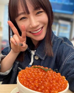 Ayumi Ishida Instagram - ⚾️北海道日本ハムファイターズ『LIVE DAYS！〜心躍る大交流戦』@エスコンフィールドHOKKAIDO
 
 
 
#海味はちきょう さんで、
イクラのつっこ飯🤤🫶🏻
 
大興奮で、とっても美味しかった〜〜〜
 
 
 
エスコンフィールド内を探索させていただき、
まりあのファーストピッチも、
後輩ちゃんたちのきつねダンスも見守り、
試合も大興奮で観戦しています！
 
試合後はモーニング娘。’24のライブ、
ここでライブができるなんてすごすぎる！
ぜひ！応援よろしくお願いいたします！
 
 
 
#エスコンフィールド
#モーニング娘24
#morningmusume24
#石田亜佑美