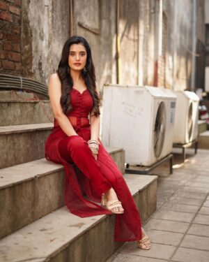 Ayushi Khurana Instagram - "Either it’s his red flag or his red sindoor."

📸 @psycameraman