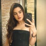 Ayushi Khurana Instagram – Beautiful chaos 🖤