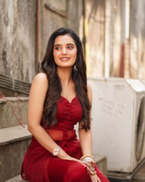 Ayushi Khurana Instagram - "Either it’s his red flag or his red sindoor."

📸 @psycameraman
