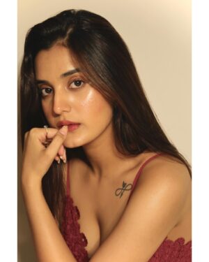 Ayushi Khurana Instagram - “When the world glistens, so do I.”