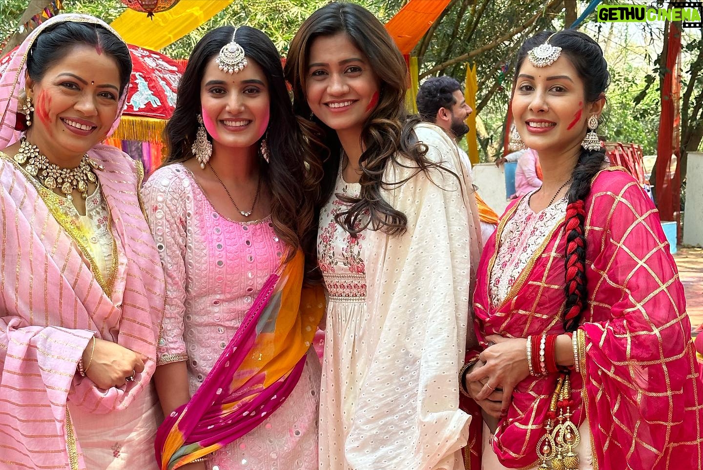 Ayushi Khurana Instagram - 300 episodes and counting ♥️ I feel blessed to be a part of this show. Thank you so much for all the love ! Keep watching Ajooni 🫶🏻