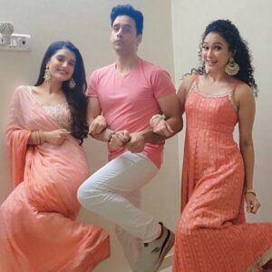 Ayushi Khurana Instagram - Party time...
Deepu, Pallo Aur Varun..