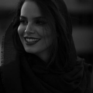 Azade Mehdizade Instagram - @nikzad.t sepasssss🌹📸 اگر تو با خودت دوست باشی 
هیچ وقت تنها نخواهی شد 🌹
