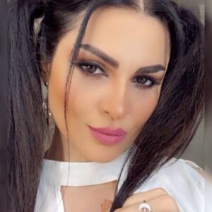 Azadeh Porbaha Instagram - Make up & hair style Inspired of 
@lamis.kan ❤️
Music: @hamadanashawaty 💫

لایک و سیو و اشتراک و ……. هر چی در توانتونه 😉🙏💄🌹
💄💄💄💄💄💄
@azade_makeupartist83 
💄💄💄💄💄💄
#azade_makeupartist83#makeup#maccosmetics#arabmusic#arabmakeup#beautybloggers#accessories#hairstyles#arabfashion#trend2021#kryolan#hudabeauty#hamadanashawaty 
💄💄💄💄💄💄
#میکاپ_صورت#میکاپ_عروس#عربی#کلیپ#ویدئو_آموزشی#شنیون_مو#بیوتی_بلاگر#بلاگر_ایرانی