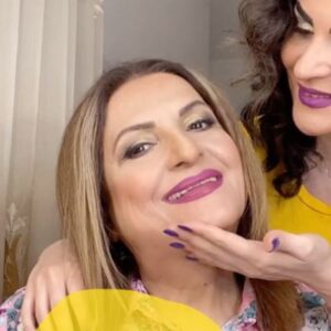 Azadeh Porbaha Instagram - سلام سلام 🙋‍♀️
روز جهانی مادر بر تمام مادران عزیز مبارک 🎊
به یکی دیگه از ویدئو های من خوش 
اومدین 🌹

✅اگر دوست داشتین لایک و کامنت یادتون نره و برای دوستان و مادران عزیز  هم بفرستین ☺️❤️

@azade_makeupartist83 

✅follow my on YouTube 

#آزاده_پربها🎬#میکاپ_روزانه#میکاپ#چالش#روزمادر#مادر#روزمادرمبارك#روزجهاني_مادر#مادرانه❤️#مادرم_دوستت_دارم#مادرم 
#azadeporbaha#azade_makeupartist83#daymakeup#nightmakeup#makeupchallenge#tiktok#kryolan#tarte#makeuptutorials#makeuptips#mother#internationalmothersday#happymothersday#makeup#hudabeauty