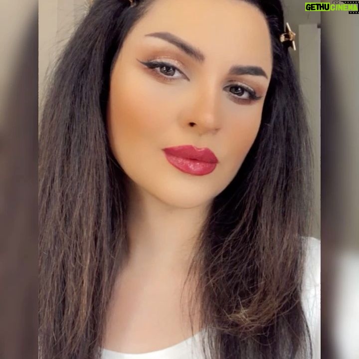 Azadeh Porbaha - 1.1K Likes - 💄new makeup
سلام سلام
این هم میکاپی که قرار بود در ادامه ی روتین پوستی انجام بدم ،دیگه استوریش نکردم که رو پیج بمونه ☺️💄
چون آهنگش هم خیلی دوست دارم از داوود بهبودی عزیزم
@davoodbehboodi_official ❤️
🦋لایک و حمایت یادتون نره 🦋
💄💄💄💄💄💄💄
@azade_makeupartist83
💄💄💄💄💄💄💄
#azade_makeupartist83#beauty#makeupartist#hudabeauty#makeuptutorial#davoodbehboodi#trend2021#accessories#beautybloggers#makeupchallenge
💄💄💄💄💄💄💄
#آزاده_پربها🎬#میکاپ_صورت#میکاپ_عروس#داوودبهبودی#موزیکشاد#رژلب_مایع#آموزش_میکاپ#بیوتی_بلاگر#میکاپ_حرفه_ای#چالش_جدید
