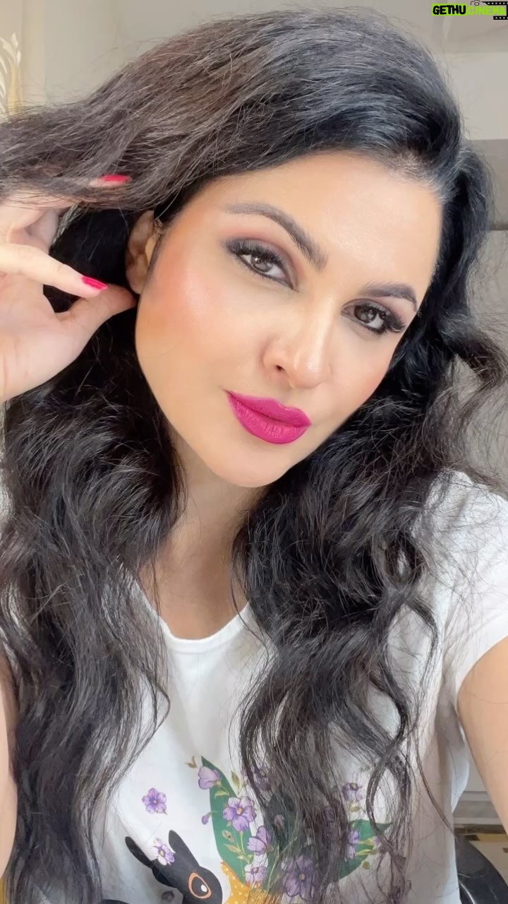 Azadeh Porbaha - 2.1K Likes - 🩷🩷🩷
@azade_makeupartist83
#azadehporbaha#makeupartist#dubaifashion#beauty
#آموزش_میکاپ
