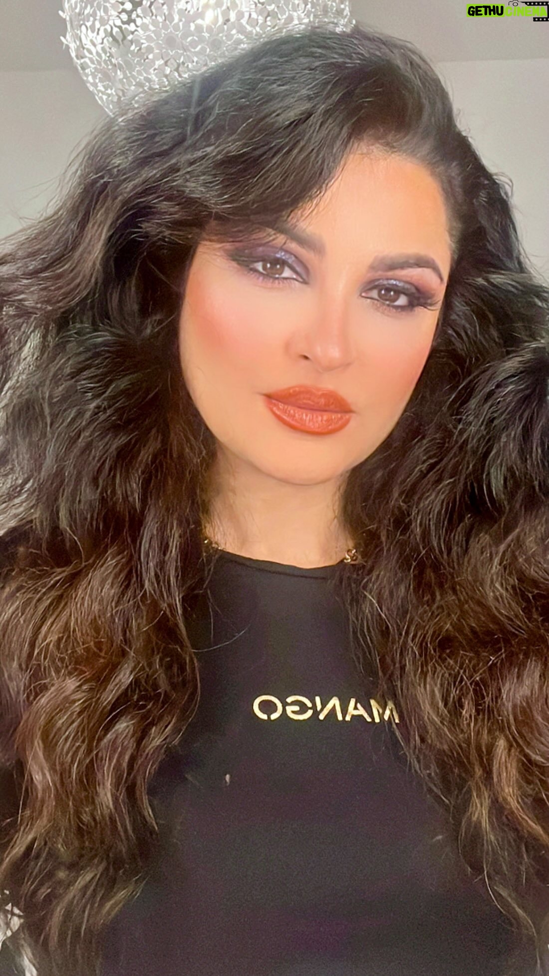 Azadeh Porbaha - 1K Likes - 😇🤭😀💄🤍
@azade_makeupartist83
#trend #freelancemakeupartist
#دابسمش #میکاپ_صورت #میکاپ_عروس
#مکیاج_عروس #مکیاج