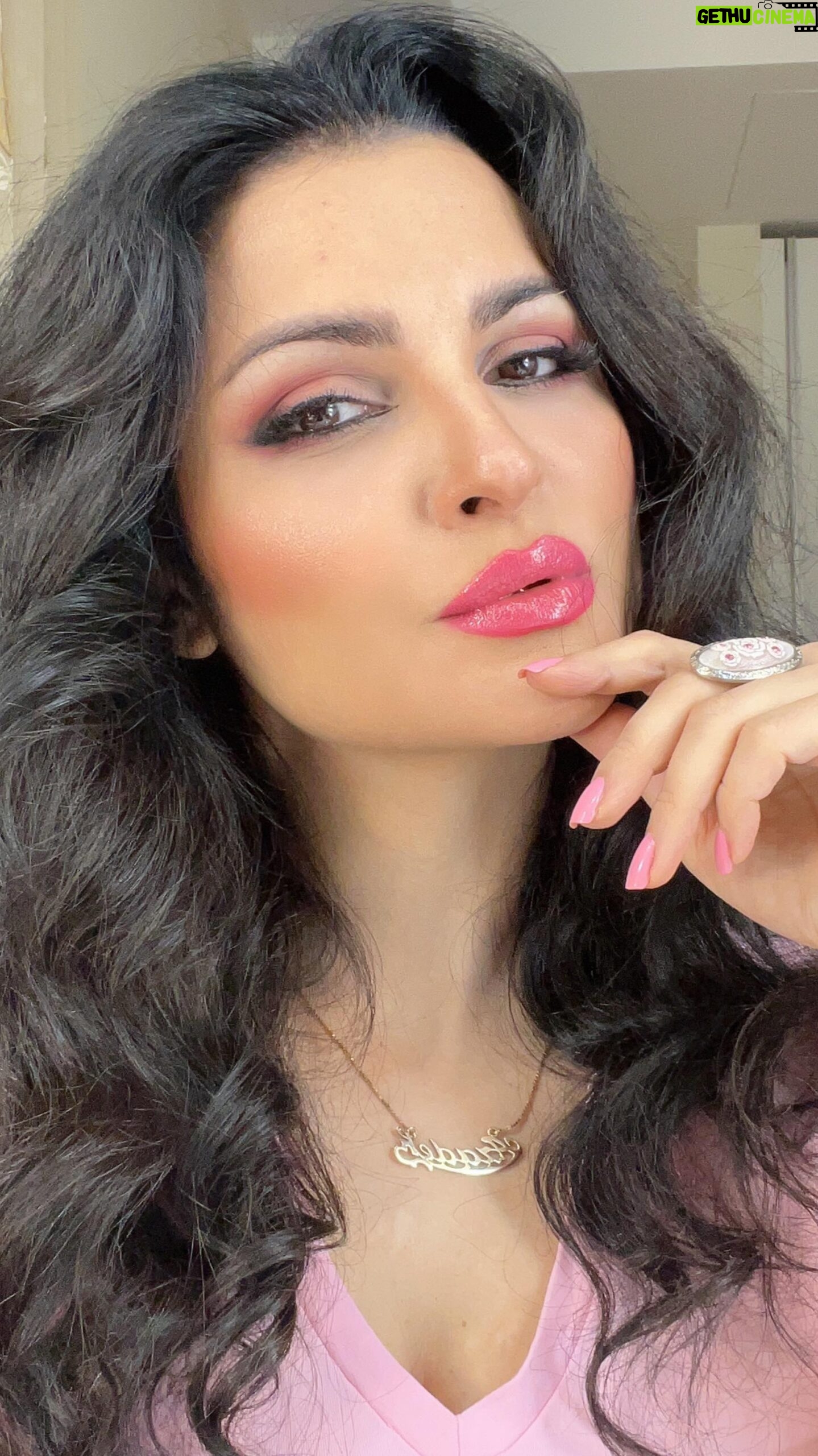 Azadeh Porbaha - 1.5K Likes - یکی از بهترین رژ لب های #کیکو 💄
3D HYDRA lipgloss N 26
@azade_makeupartist83
#pink#pinklips#kiko#kikomilano#makeupartist
#آموزش_میکاپ#بلاگر_ایرانی#موزیک_عربی
#dubai#cometodubai
