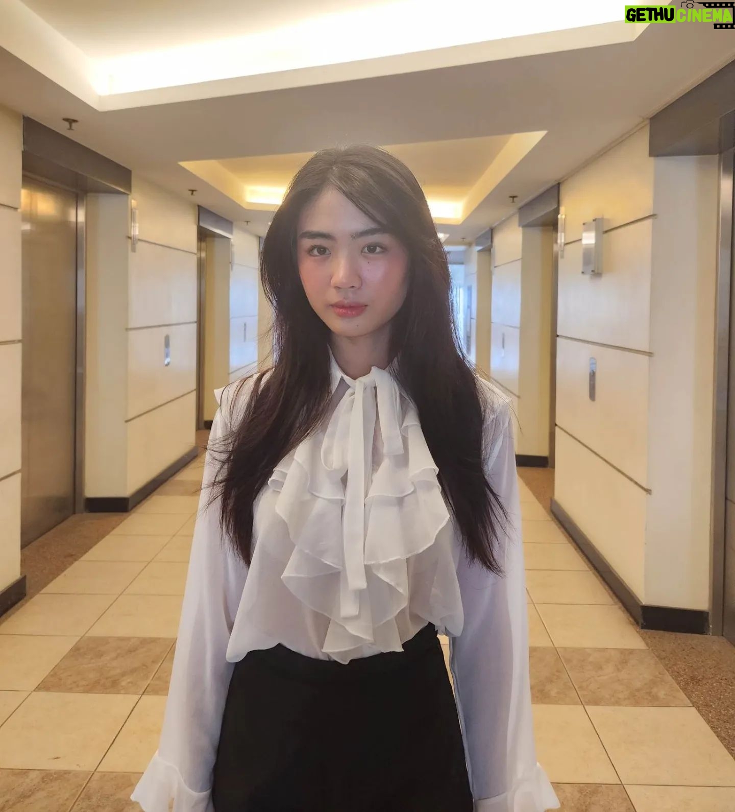 Azi Acosta Instagram - Balik taya mamaya na! Tandaan wag sa pirata🤗