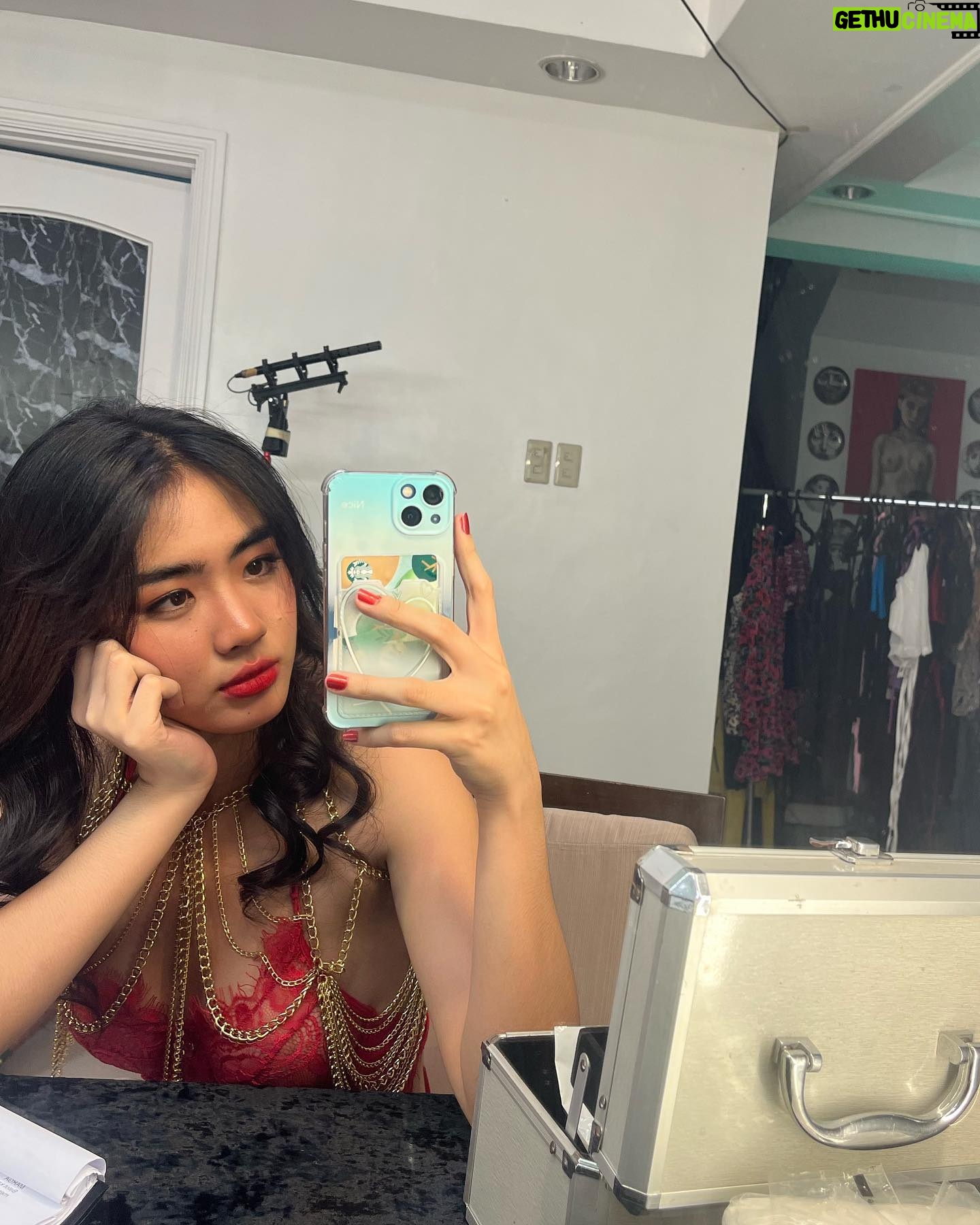 Azi Acosta Instagram - SUKI soon on vivamax, pero sa ngayon po PAMASAHE muna panoorin niyo 💋 ito po link: https://vivamax.page.link/Pamasahe