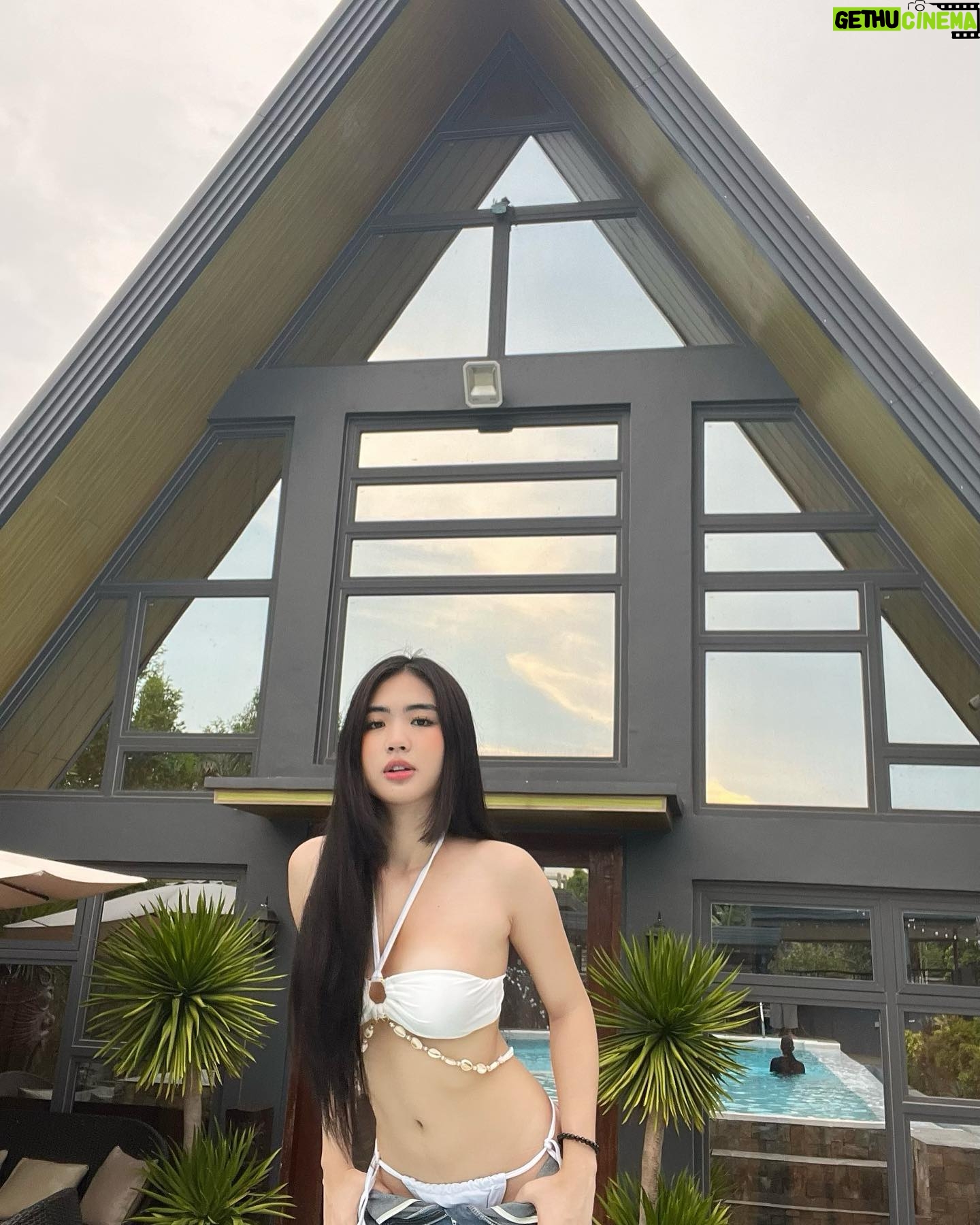 Azi Acosta Instagram - 🌺🌸 @triangleprivateresort