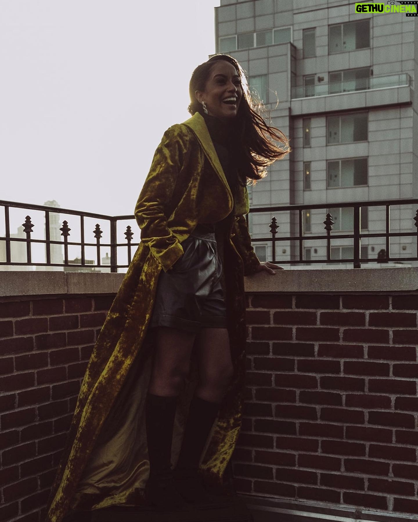 Azie Tesfai Instagram - During fashion week @schaunchampion shot some photos between shows in NYC π The best time β€οΈβπ₯π₯ πΈ: @schaunchampion Styled by : @marissa_pelly Make up: @lolitavbeauty Hair : @nettyjordan