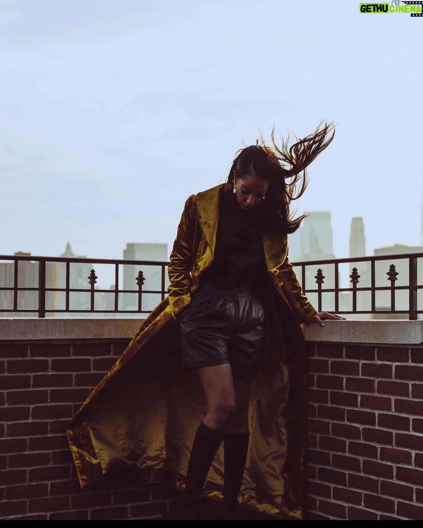 Azie Tesfai Instagram - During fashion week @schaunchampion shot some photos between shows in NYC π The best time β€οΈβπ₯π₯ πΈ: @schaunchampion Styled by : @marissa_pelly Make up: @lolitavbeauty Hair : @nettyjordan
