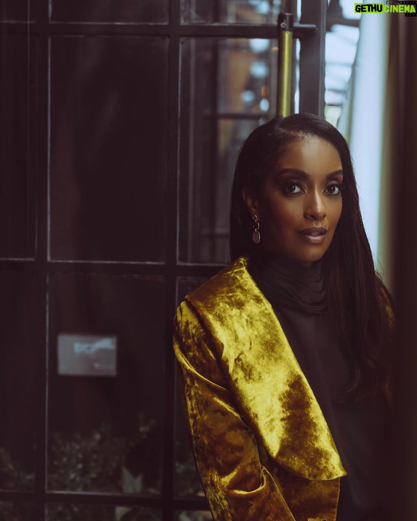 Azie Tesfai Instagram - During fashion week @schaunchampion shot some photos between shows in NYC π The best time β€οΈβπ₯π₯ πΈ: @schaunchampion Styled by : @marissa_pelly Make up: @lolitavbeauty Hair : @nettyjordan
