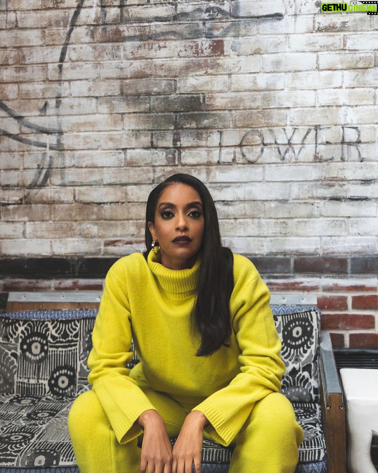 Azie Tesfai Instagram - During fashion week @schaunchampion shot some photos between shows in NYC π The best time β€οΈβπ₯π₯ πΈ: @schaunchampion Styled by : @marissa_pelly Make up: @lolitavbeauty Hair : @nettyjordan