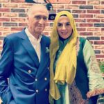 Azita Torkashvand Instagram - آقای احمد نجفی یک پیشکسوت در عرصه فرهنگ و هنر به نظر من یک میراث فرهنگی و هنری ،امیدوارم همیشه سلامت باشین و ما هم قدر دان شما استاد بزرگ. کاش قدر این گوهر های گرانبها را بدانیم . استاد عزیز و بزرگوار همیشه و عزیز و قابل احترام بودین برای من و بزرگی و صبور ی شما و زحمتی که برای هنر و فرهنگ کشور کشدین قابل تقدیر است. عکس مربوط به کار #انسانیتم_آرزوست #احمد_نجفی #آزیتا_ترکاشوند #هنرمندان_ایرانی #پیشکسوتان_سینما #سینمای_ایران #بازیگرایرانی