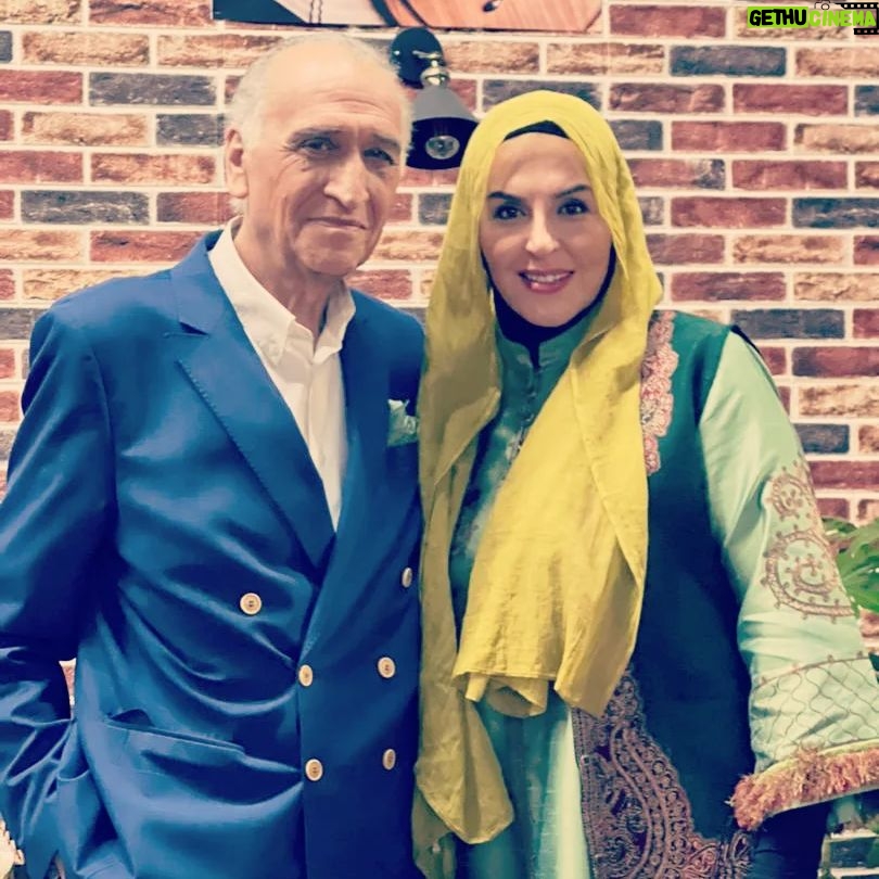 Azita Torkashvand - 5.6K Likes - آقای احمد نجفی یک پیشکسوت در عرصه فرهنگ و هنر به نظر من یک میراث فرهنگی و هنری ،امیدوارم همیشه سلامت باشین و ما هم قدر دان شما استاد بزرگ.
کاش قدر این گوهر های گرانبها را بدانیم .
استاد عزیز و بزرگوار همیشه و عزیز و قابل احترام بودین برای من و بزرگی و صبور ی شما و زحمتی که برای هنر و فرهنگ کشور کشدین قابل تقدیر است.
عکس مربوط به کار
#انسانیتم_آرزوست
#احمد_نجفی
#آزیتا_ترکاشوند
#هنرمندان_ایرانی
#پیشکسوتان_سینما
#سینمای_ایران
#بازیگرایرانی
