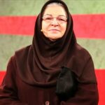 Azita Torkashvand Instagram - امروز یاد بازیگر خوب و مردمی خانم آزیتا لاچینی و خانم پروین ملکی افتادم هنرمندانی پیشکسوت که تمام عمر برای هنر تمام قد ایستادند. خانم لاچینی هم قدرانت هستیم و هم شرمنده چرا که ؟عزیز از دست دادی ،کمرت خم شد ،ولی در روزهای پر از غمت تنهایت گذاشتیم و بی مهری دیدی و یک دیدار را دریغ کردیم و همدردی نکردیم آنطوری که شما بودین برای هنر و فرهنگ و اهالی سینما و تلویزیون ما مرام نگذاشتیم و حرمت پیشکسوت به جای نیاوردیم، بانو پروین ملکی ،ببخش ما را که هنرت را نادیده گرفتیم و حتی انقدر معرفت نیست برای شادی دلت و اینکه منبع درامدت یادتان باشیم. پیشکسوت ها و کسانی که عمر و جوانی خودشان را در خدمت هنر و مردم و کشور بودند را دریابیم. تنها کاری که یاد گرفتیم وقتی از دنیا رفتیم عکس و پست و واییی مصیبت ها سر دهیم. یا در نهایت بیانیه ای از جاییی و تسلیت .تمام.رسالت انجام شد. تا وقتی زنده هستیم به توجه و محبت نیازمندیم زمانی که رفتیم دیگر مهم نیست این ای واییی ها ..‌‌‌....‌ آقای ارجمند از بیست میلیارد صندوق پیشکسوتان ،پیشکسوت را دریابید.سپاس🙏 #آزیتا_لاچینی #پروین_ملکی #هنرمندان_زن #بازیگران_زن #پیشکسوتان_سینما #رسانه_ملی #خانه_سینما #هنر #انسانیتم_آرزوست #آزیتا_ترکاشوند