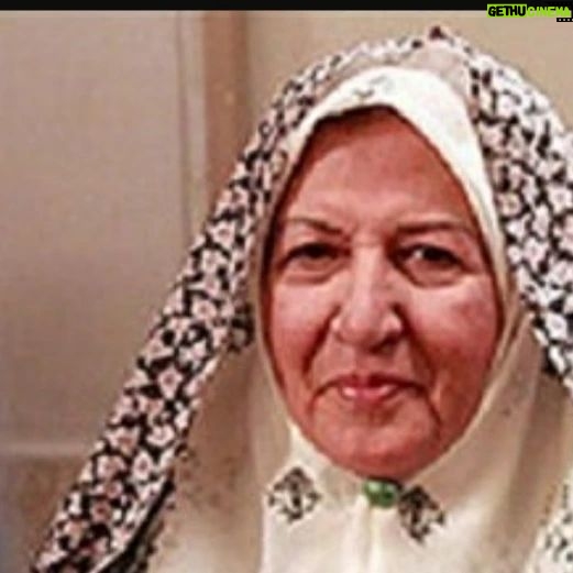 Azita Torkashvand - 4.9K Likes - امروز یاد بازیگر خوب و مردمی خانم آزیتا
لاچینی و خانم پروین ملکی افتادم
هنرمندانی پیشکسوت که تمام عمر برای هنر تمام قد ایستادند.
خانم لاچینی هم قدرانت هستیم و هم شرمنده
چرا که ؟عزیز از دست دادی ،کمرت خم شد ،ولی در روزهای پر از غمت تنهایت گذاشتیم و بی مهری دیدی و یک دیدار را دریغ کردیم و همدردی نکردیم آنطوری که شما بودین برای هنر و فرهنگ و اهالی سینما و تلویزیون ما مرام نگذاشتیم و حرمت پیشکسوت به جای نیاوردیم،
بانو پروین ملکی ،ببخش ما را که هنرت را نادیده گرفتیم و حتی انقدر معرفت نیست برای شادی دلت و اینکه منبع درامدت یادتان باشیم.
پیشکسوت ها و کسانی که عمر و جوانی خودشان را در خدمت هنر و مردم و کشور بودند را دریابیم.
تنها کاری که یاد گرفتیم وقتی از دنیا رفتیم عکس و پست و واییی مصیبت ها سر دهیم.
یا در نهایت بیانیه ای از جاییی و تسلیت .تمام.رسالت انجام شد.
تا وقتی زنده هستیم به توجه و محبت نیازمندیم زمانی که رفتیم دیگر مهم نیست این ای واییی ها ......
آقای ارجمند از بیست میلیارد صندوق پیشکسوتان ،پیشکسوت را دریابید.سپاس🙏
#آزیتا_لاچینی
#پروین_ملکی
#هنرمندان_زن
#بازیگران_زن
#پیشکسوتان_سینما
#رسانه_ملی
#خانه_سینما
#هنر
#انسانیتم_آرزوست
#آزیتا_ترکاشوند