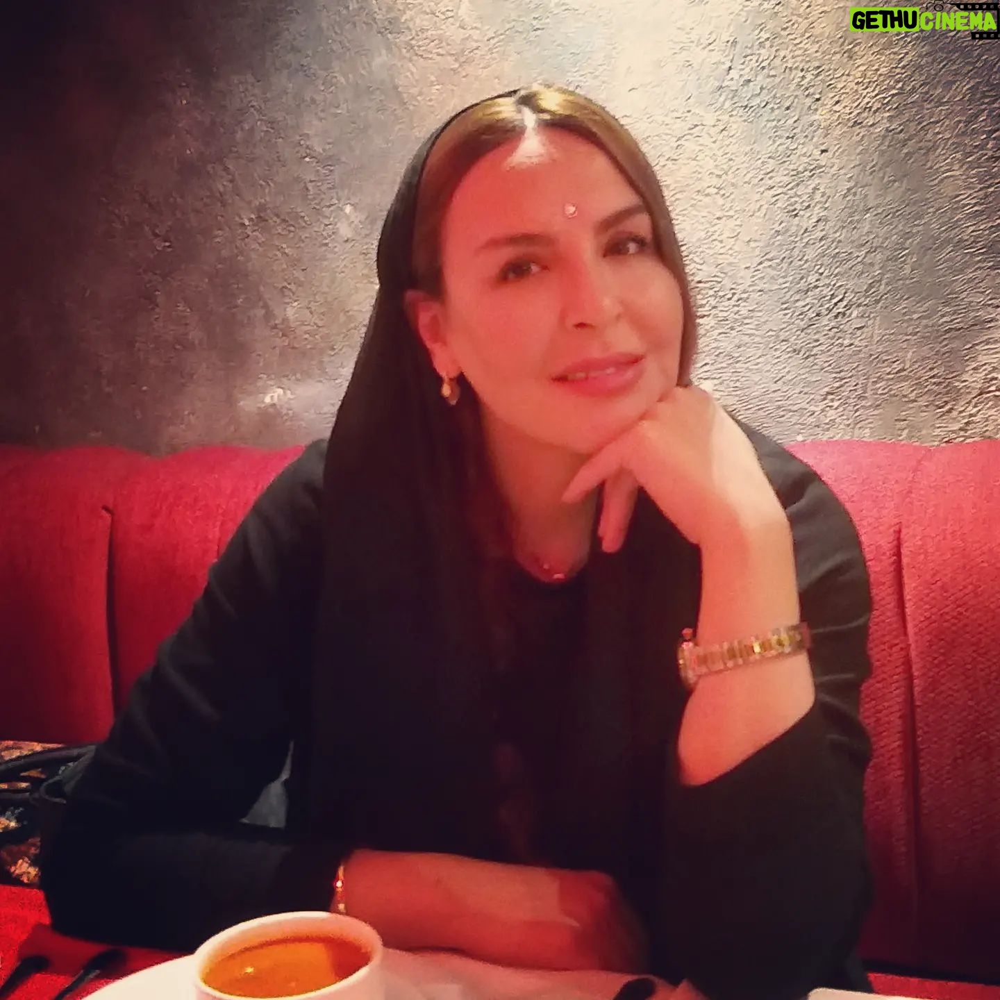 Azita Torkashvand - 5.7K Likes - طرز خودکشی در هر کسی منحصر به خودشه
یکی دیگه شیک نمی پوشه یکی دیگه آرزو نمیکنه
یکی دیگه به تحصیل ادامه نمیده ،یکی دیگه به خودش نمیرسه،یکی دائم ترانه های غمگین گوش میده،یکی دیگه از خودش عکس یادگاری نمیگیره،
یکی دیگه محبت نمیکنه ،یکی دیگه محبت نمیپذیره.
زندگی رو باید زندگی کرد لحظه ها رو باید ساخت
همین خوشبختی های کوچولو کوچولو رو کنار هم بزاری میشه خط خوشبختی .انسان با امید و تلاش انگیزه میگیره ،برای ادامه راه،لبخند بزن بر تمام مشکلات و بدون خدای تو از هر مشگلی بزرگتره.
قدرتمند پیش برو و بدون تا وقتی هستی میتونی
تا وقتی خدا فرصت بهت داده که نفس بکشی میتونی به هدفت آرزو و رویاهات برسی ،رویاها سهم الهی ما هست که به ذهنمون میاد پس با قانون شکر گزاری و امید و تلاش برو و رویاهات رو از جهان بگیر👌
#آزیتا_ترکاشوند
#زندگی
#سبک_زندگی
#آرامش_مهمان_هميشگى_قلب_مهربونتون🐬🎣🐬🎣🐬🎣🐬🎣🐬🎣🐬🎣
#آرامش_الهی
#مثبت_اندیشی
#امید_انگیزه