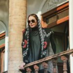 Azita Torkashvand Instagram - در این خاک در این خاک در این مزرعه پاک بجز عشق بجز عشق دگر هیچ نکاریم. #مولانای_جان #شعر #خدایا_شکرت_که_هستی_و_برایمان_خدایی_میکنی #آزیتا_ترکاشوند #گلونی