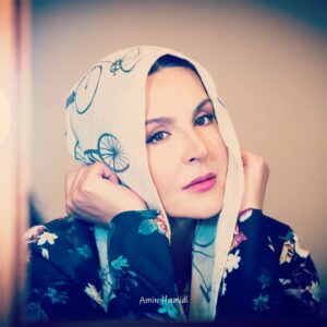 Azita Torkashvand Instagram - گفت ای دیوانه لیلایت منم 
در رگ پنهان و پیدایت منم 
سالها با جور لیلا ساختی من کنارت بودم و نشناختی.

#مولانای_جان 
#شعر 
#آگاهی 
#خدایا_دوستت_دارم_عاشقانه_آگاهانه 
#آزیتا_ترکاشوند 
#آرامش_مهمان_هميشگى_قلب_مهربونتون🐬🎣🐬🎣🐬🎣🐬🎣🐬🎣🐬🎣
