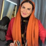Azita Torkashvand Instagram - سریال بیست کوویداز ۲۳ دی ماه هر شب ساعت ۸:۳۰ از شبکه سه سیما. کارگردان:هادی حاجتمند تهیه کننده:ابولفضل هاجتمند #سریال #هنرمندان_زن #بازیگران_ایرانی #بازیگر #مشهد #تلویزیون #بیست_کویید #آزیتا_ترکاشوند @bistcoovid