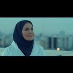 Azita Torkashvand Instagram - به پایان آمد این دفتر حکایت همچنان باقیست. خسته نباشید و خدا قوت به تمام عوامل سریال بیست کووید که شبانه روز تلاش کردند برای ساخت این سریال. امیدوارم مورد پسند شما مخاطبین عزیز قرار گرفته و تونسته باشیم بخش کوچکی از زحمات کادر درمان رو در شرایط سخت کرونا با ساخت این مجموعه به تصویر کشیده باشیم و قدردان این عزیزان هستیم ،شخصیت آرامش رو که بنده بازی کردم قصه ی خیلی از پزشکان و پرستاران و کادر درمان در زمان کرونا بود و دست تک تک این بزرگوران رو می بوسم . جا دارد از کارگردان محترم جناب هادی حاجتمند تشکر کنم و خسته نباشید بگم به ایشون،جناب حاجتمند شاهد تلاش شما و سختی کار بودم ،می دانم با چه عشق و انگیزه ای بیست کووید را ساختین و تمام مدت نگاهتون این بود که با ساخت این سریال قدر دانی کنید از کادر درمان ،خواستم بگم ما هم قدر دان شما هستیم و دلگیر نباش از اینکه پخش سریال با توجه به همزمانی مسابقات فوتبال آنطور که باید پخش میشد اتفاق نیوفتاد و دلگیر نباشید .چرا که؟ آرمان و ایمان شما همیشه قابل احترام بوده برای ایران برای مردم و همین مردم دوستی که دارید نمی گذارد خسته یا دل شکسته شوید ، خدا قوت و خسته نباشین .با احترام فراوان به تمام عوامل سریال #بیست_کووید #سریال_ایرانی #کادر_درمانی_قهرمانان_این_روزهای_ایران #کادر_بهداشت_و_درمان #تلویزیون #هنرمندان_ایرانی #بازیگران_ایرانی #آزیتا_ترکاشوند #علی_رام_نورایی #هادی_هاجتمند @hadihajatmand_official @abolfazlhajatmand1 @alirum.nouraei