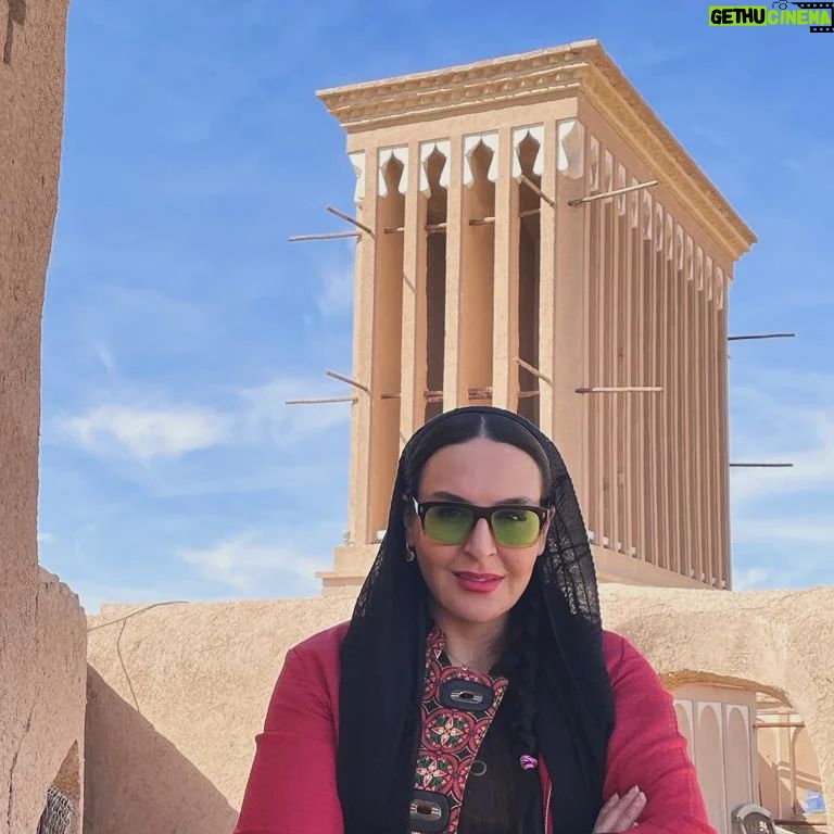 Azita Torkashvand - 5.2K Likes - سوپر مارکت محله ی ما نوشته بود این مکان مجهز به دوربین مداربسته است ،پرسیدم دوربین را کجا ی مغا زات کار گذاشته اای؟اشاره کرد به بالای سرم ،تابلوی الله را دیدم ،لبخندی زدم و گفتم او همیشه ناظر است .
خداوندا سلامتی را مبداء و عاقبت بخیری را مقصد راه ما قرار بده🙏
#خدایا_شکرت_که_هستی_و_برایمان_خدایی_میکنی
#آرامش_درون
#آزیتا_ترکاشوند
#آگاهی
#خرد
#عشق_ورزی
#آرامش_مهمان_هميشگى_قلب_مهربونتون🐬🎣🐬🎣🐬🎣🐬🎣🐬🎣🐬🎣
