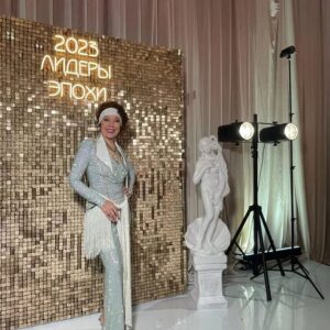 Aziza Instagram - Нашла  медаль  своего Героя. Приятная и неожиданная  награда в честь моего 35-ти летнего творческого  пути в  мире музыки. Благодарю организаторов торжественной церемонии ,, ЛИДЕРЫ ЭПОХИ 2023"" Лобанов Никита @persono_awards
nik.lob