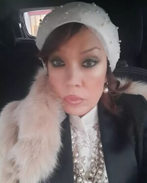 Aziza Instagram - Доброго времени суток всем и мое Солнечное  приветствие!!! В этом году я стала студенткой Международной Академии квантовой психологии ,,МАСТЕР РАЗБОРОВ" https://t.me/innatliashinova . Я решила в это сложное время на всей планете получить необходимое мне знание для того, чтобы обрести целостность души, разума, тела и уверенно идти в завтрашний день к Просветлению и  Самопознанию. Не могу не поделиться  этими знаниями с теми, кому они нужны. А они нужны всем. 
Примите их с любовью от меня. ДОЧЕРИ АЗИИ.