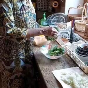 Aziza Instagram - В перерывах между мандалами )) Надо успеть приготовить полезную вкусняшку из броколи, тыквы на апельсинах.👍