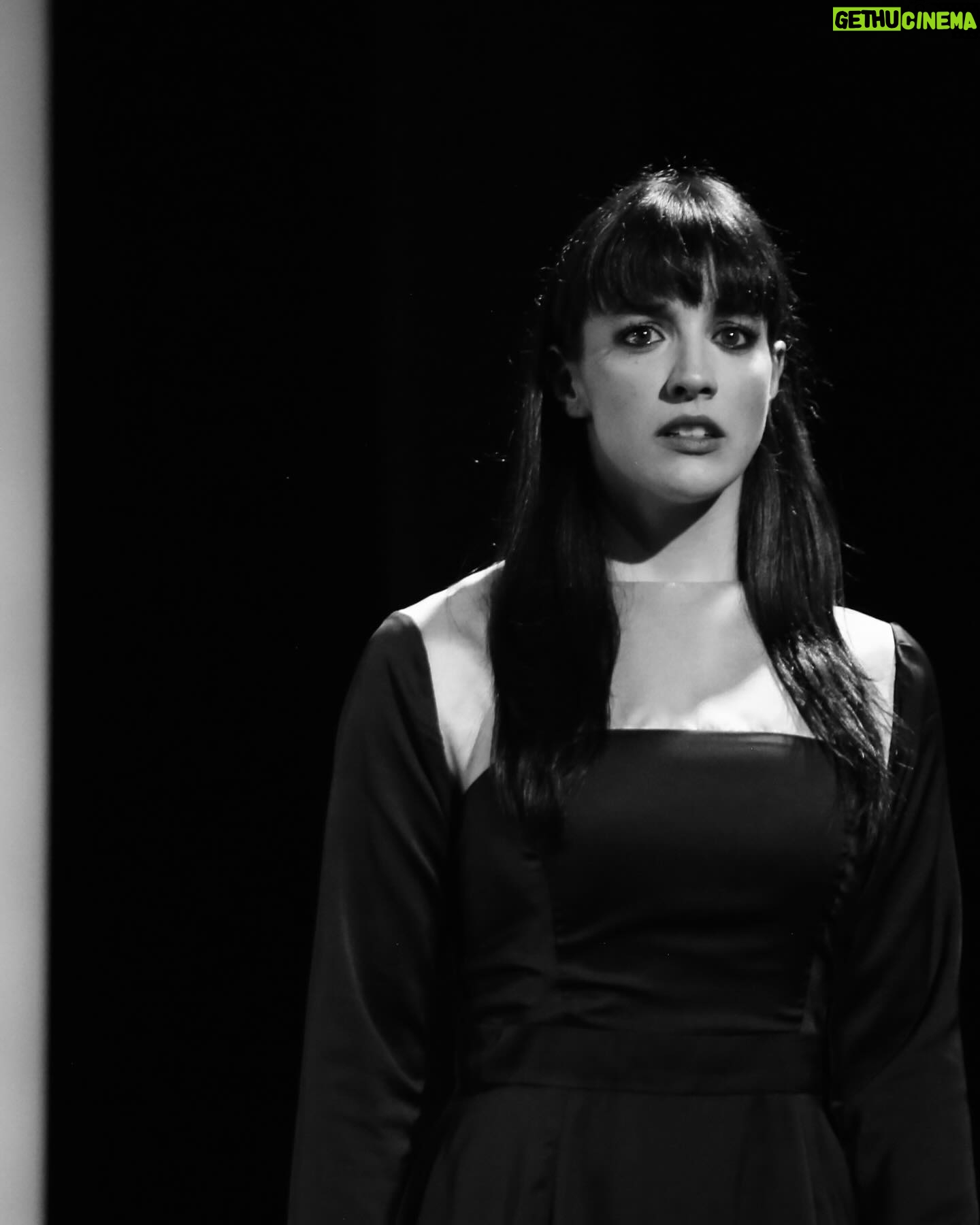 Bárbara Branco Instagram - ELECTRA // os três últimos espetáculos ⚡️ de hoje a sábado às 21h e domingo às 16h, na Academia das Artes do Estoril de EUGENE O’NEILL encenação CARLOS AVILEZ versão | dramaturgia GRAÇA P. CORRÊA cenografia | figurinos FERNANDO ALVAREZ desenho de luz MANUEL ABRANTES desenho de som surround HUGO NEVES REIS canções originais TIAGO MACHADO assistência de encenação RODRIGO ALEIXO produção RAUL RIBEIRO direção de montagem RUI CASARES interpretação BÁRBARA BRANCO, CARLA MACIEL, CAROLINA FARIA, DAVID ESTEVES, DIOGO MESQUITA, JOÃO CRAVEIRO, LUIZ RIZO, MIGUEL AMORIM, MIGUEL LOUREIRO, RAFAEL CARVALHO, RENATO PINO, RITA CALÇADA BASTOS, SÉRGIO SILVA, SUSANA LUZ, TERESA CÔRTE-REAL, TERESA JERÓNIMO, TOBIAS MONTEIRO, VERA MACEDO