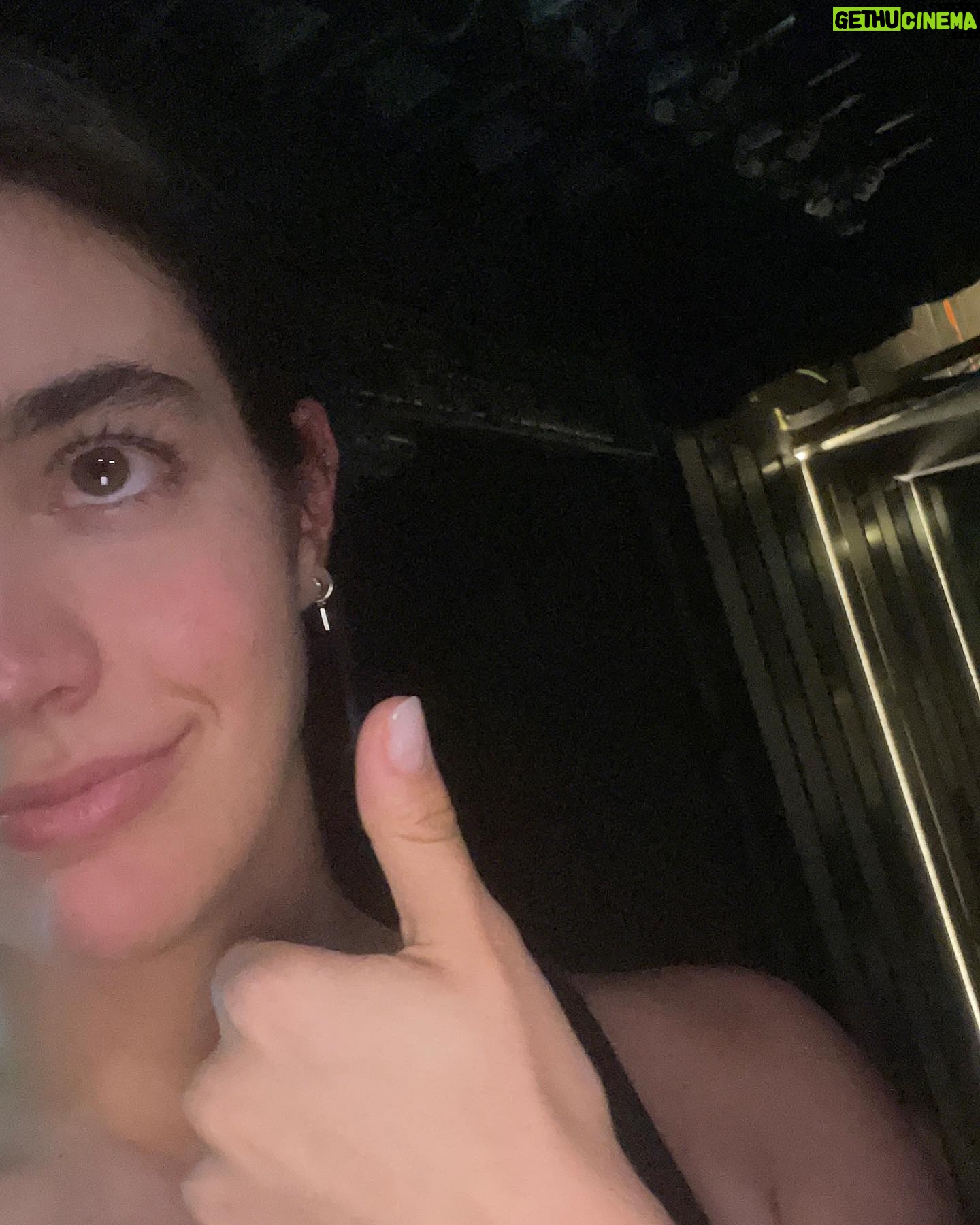 Bárbara Branco Instagram - estou com alguma dificuldade em interiorizar que estreamos amanhã. e que hoje é o ensaio geral. e que esta peça vai mesmo estrear, e que vão estar mesmo pessoas na plateia, e que somos mesmo actores, que estão mesmo a ensaiar a Electra (que é só das peças de que mais gosto), e que a encenação é do Carlos e que amanhã às 21h não há volta a dar. estou com alguma dificuldade em interiorizar isto. help. 🥸 ELECTRA // de Eugene O’Neill // encenação de Carlos Avilez de quinta a sábado às 21h, domingo às 16h // Auditório da Academia das Artes do Estoril