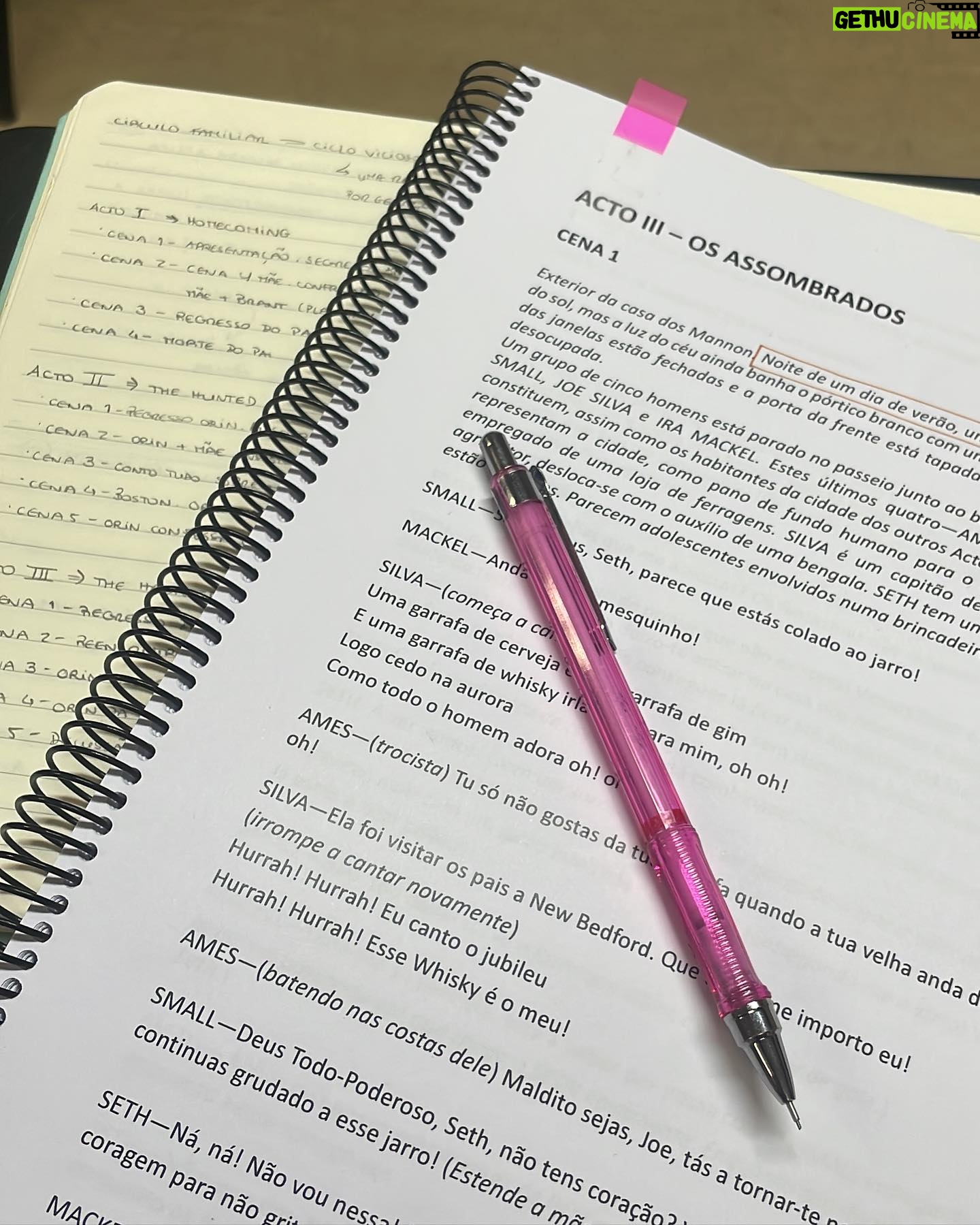 Bárbara Branco Instagram - estou com alguma dificuldade em interiorizar que estreamos amanhã. e que hoje é o ensaio geral. e que esta peça vai mesmo estrear, e que vão estar mesmo pessoas na plateia, e que somos mesmo actores, que estão mesmo a ensaiar a Electra (que é só das peças de que mais gosto), e que a encenação é do Carlos e que amanhã às 21h não há volta a dar. estou com alguma dificuldade em interiorizar isto. help. 🥸 ELECTRA // de Eugene O’Neill // encenação de Carlos Avilez de quinta a sábado às 21h, domingo às 16h // Auditório da Academia das Artes do Estoril