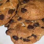 Bárbara Branco Instagram - 🧚🏼‍♀️ estreamos dia 20, ando a fazer cookies todas as semanas 🥴, continuo a tentar ser tenista (desculpa, Edu), e continuo a tentar não panicar (help) cheers! a abril e mais cheers! às coisas mesmo mesmo boas que este mês vai trazer