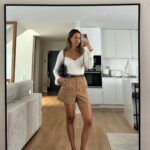 Bárbara Corby Instagram - Spring outfits I’ve been wearing lately 🫶🏼🌸 Vote for your favourite!! #springoutfits #minimalstyle #oldmoneystyle #neutraloutfits #simpleoutfits