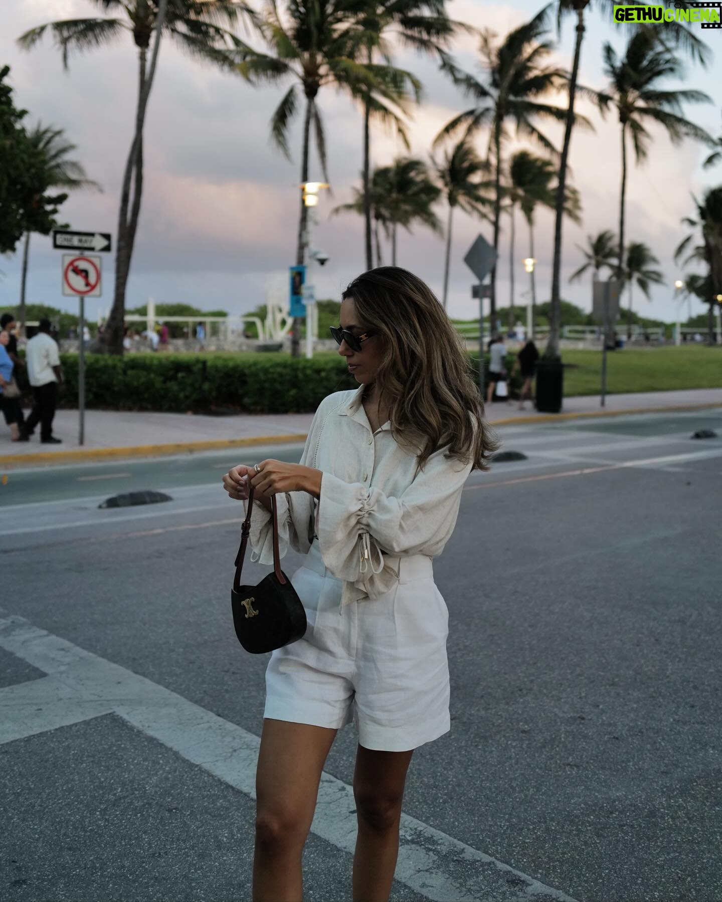 Bárbara Corby Instagram - Just love sunsets and palm trees 🌴 @almande.label #miamibeach #almandesummer